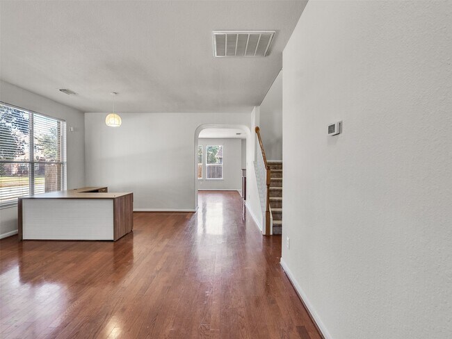 Building Photo - 29650 Legends Green Dr