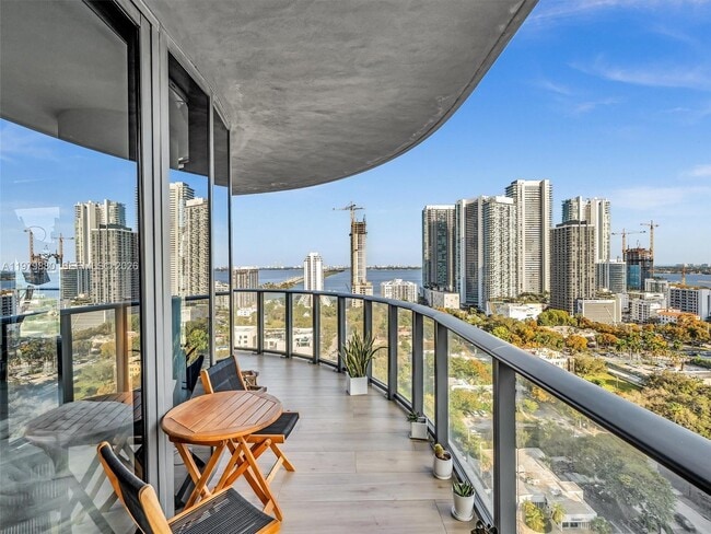 Building Photo - 121 NE 34th St