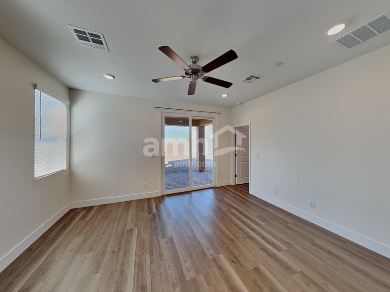 Building Photo - 682 Crimson Flare Ct