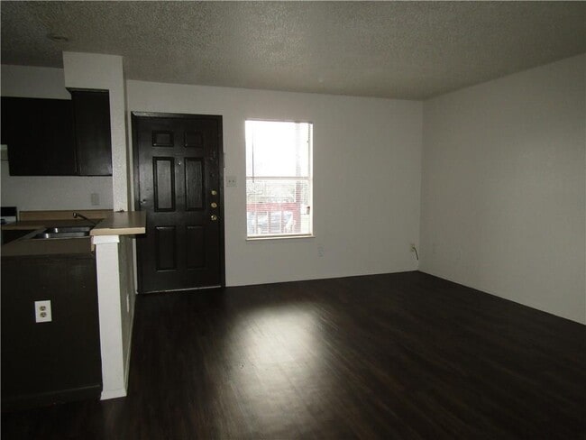 Building Photo - 4910 Pepper Ln