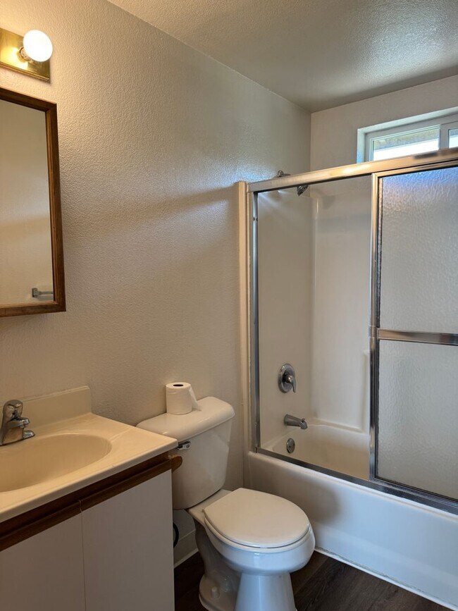 Building Photo - Freshly recently updated 3-bedroom 2-bathroom duplex with garage!