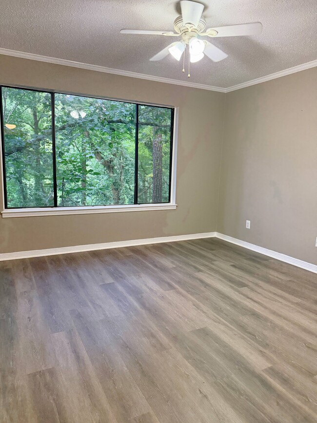 Building Photo - 313 Heath Dr