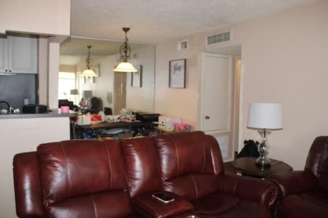 Building Photo - 10047 Westpark Dr