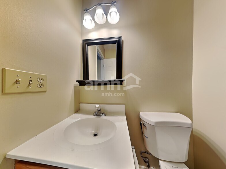 Building Photo - 1234 Nottingham Rd