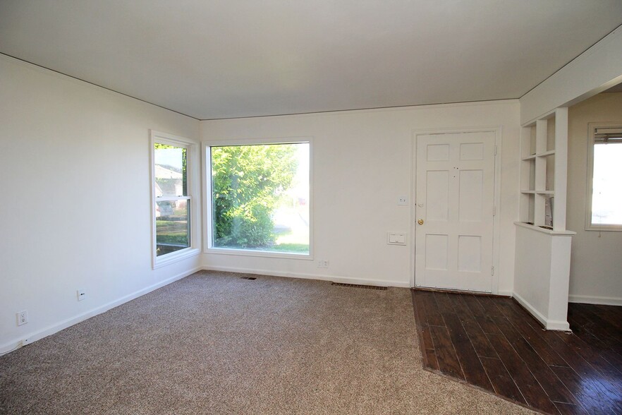 Building Photo - 6200 NE Shaver St