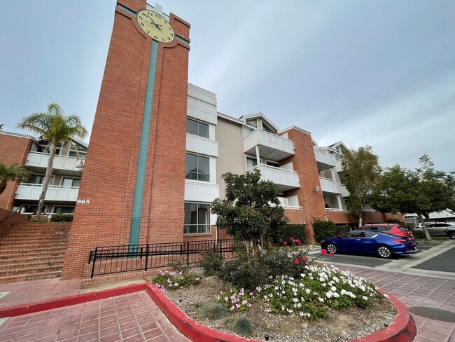 Building Photo - Remodeled Condo in Central Oxnard Gated Community!
