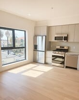 Building Photo - 904 S New Hampshire Ave