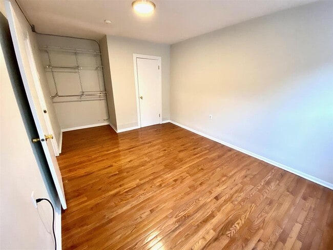 Building Photo - 209.5 Warren St