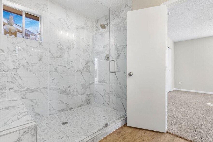 Building Photo - 714 Pleasant Valley Rd