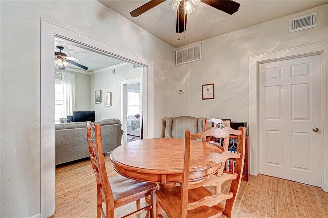 Building Photo - 1024 Heights Blvd