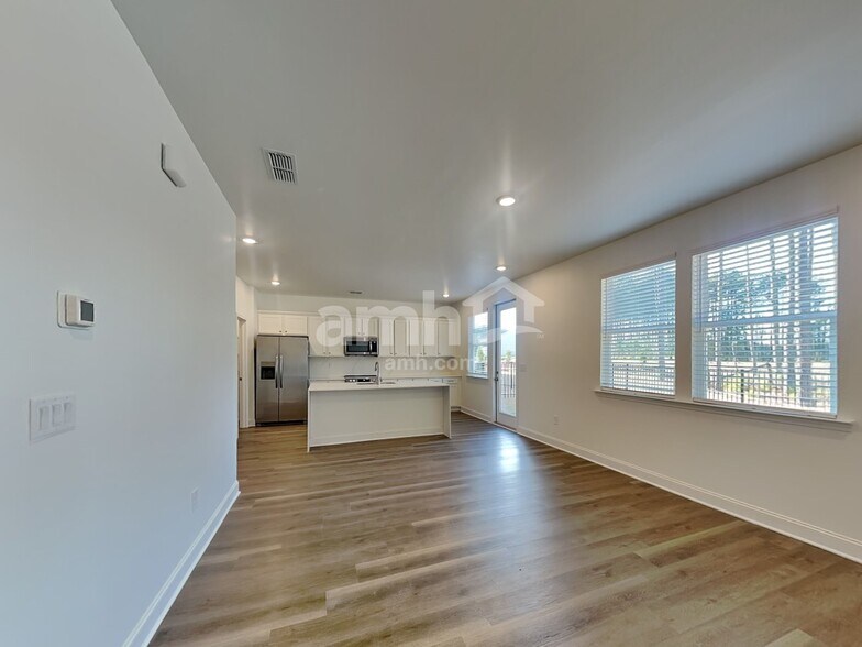 Building Photo - 1548 Aquamarine Dr