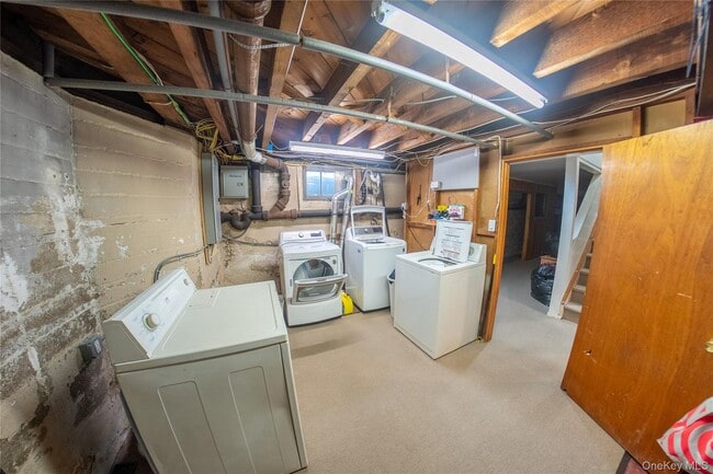 Building Photo - 2454 Columbus Ave