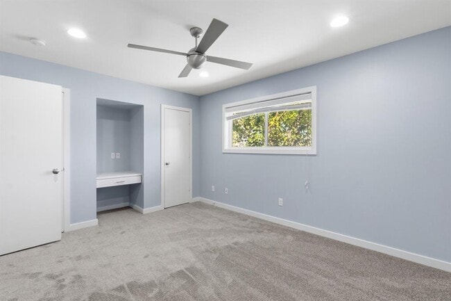 Building Photo - 2122 Hancock Dr
