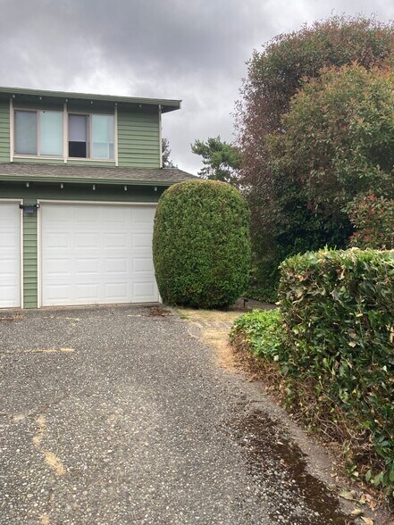 Parking - 8208 NE 115th Way