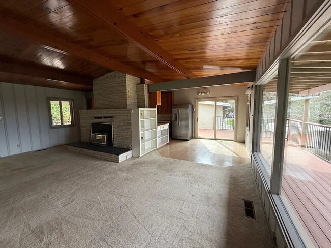 Building Photo - 174 Sunset Ln