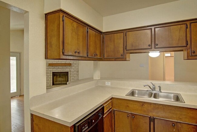 Building Photo - 11401 Woodway Creek Dr