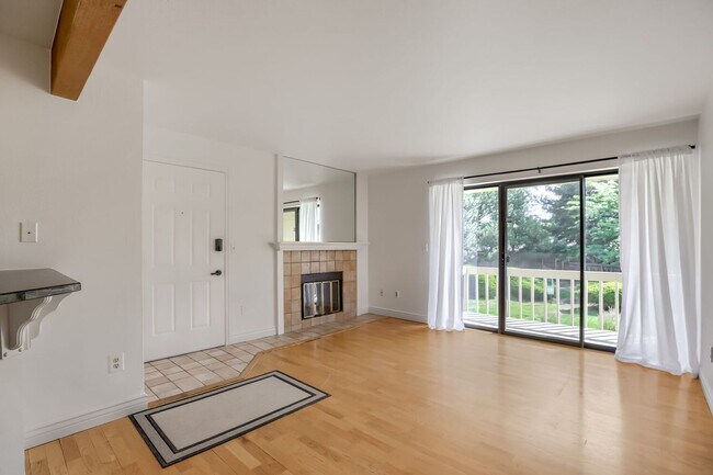 Building Photo - 2BD/2BA Condo in Can't beat Boulder Location!