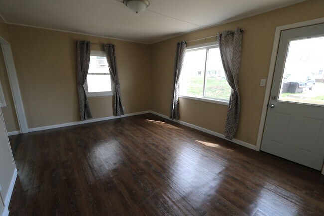 Building Photo - 2 Bedroom 1 Bath House