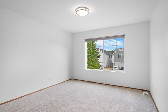 Building Photo - Spacious 5-Bedroom Home in Prime Yelm Loca...