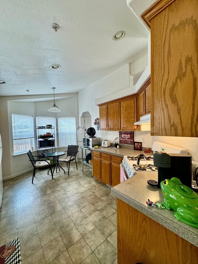 Building Photo - 580 Silverbrook Dr