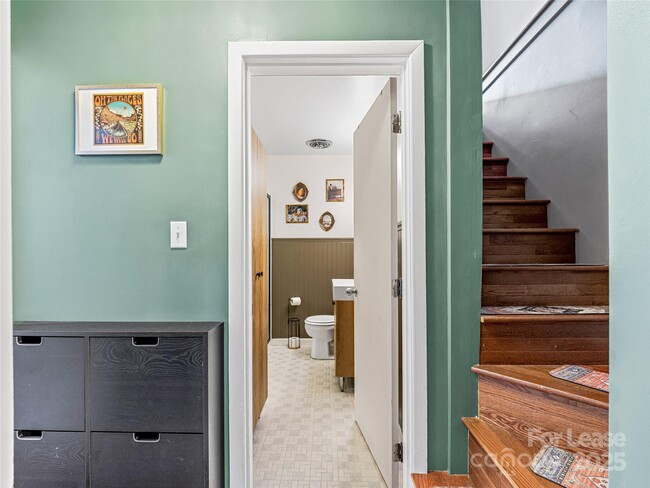 Building Photo - 44 Broadview Ave