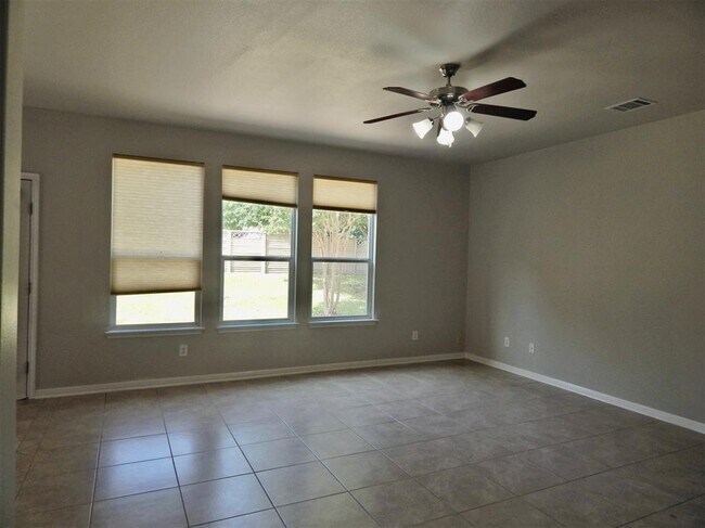 Building Photo - 1110 Willowbrook Dr