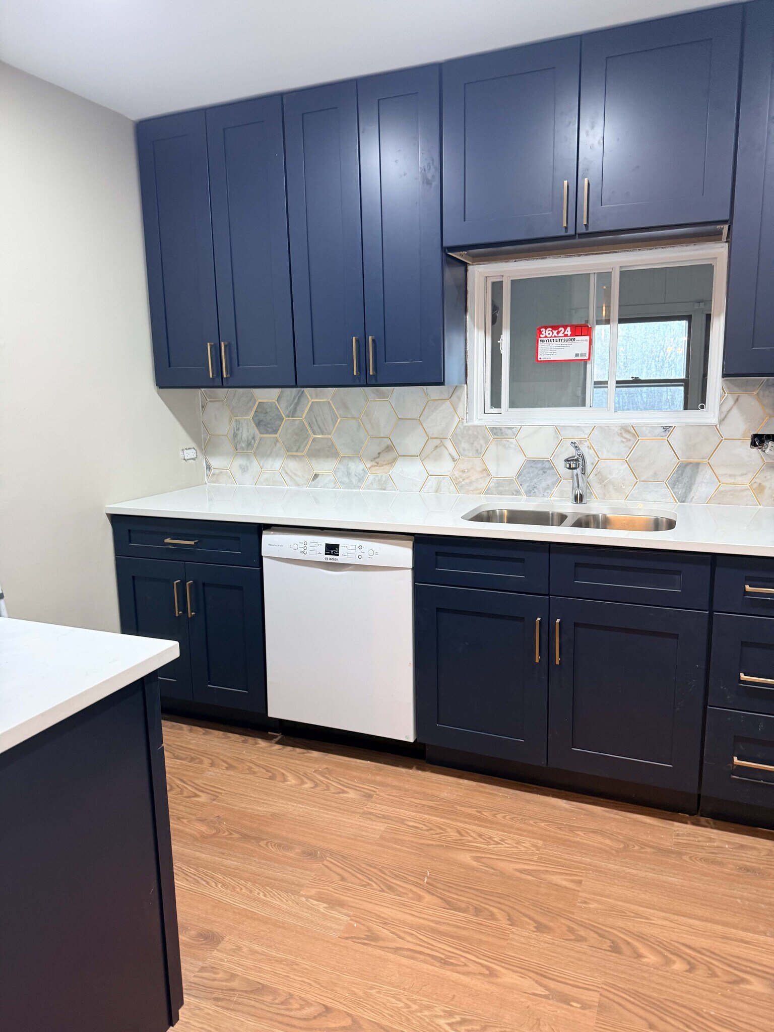 Building Photo - 6704 N Trumbull Ave