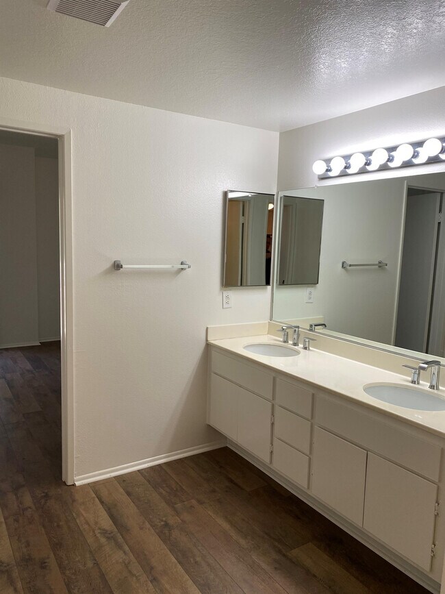 Building Photo - 24111 Del Monte Dr.