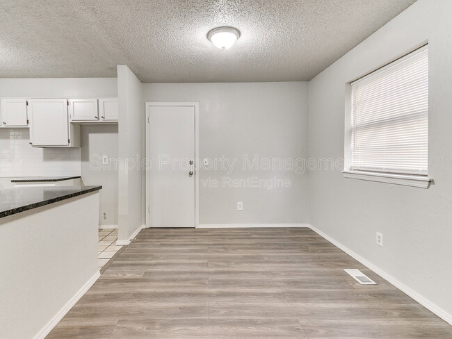 Building Photo - 8510 Candlewood Dr