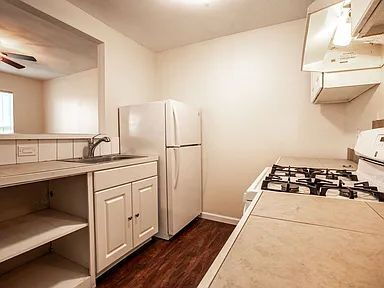 Building Photo - Cozy 1 Bed, 1 Bath Duplex A Block From Woodlawn Lake