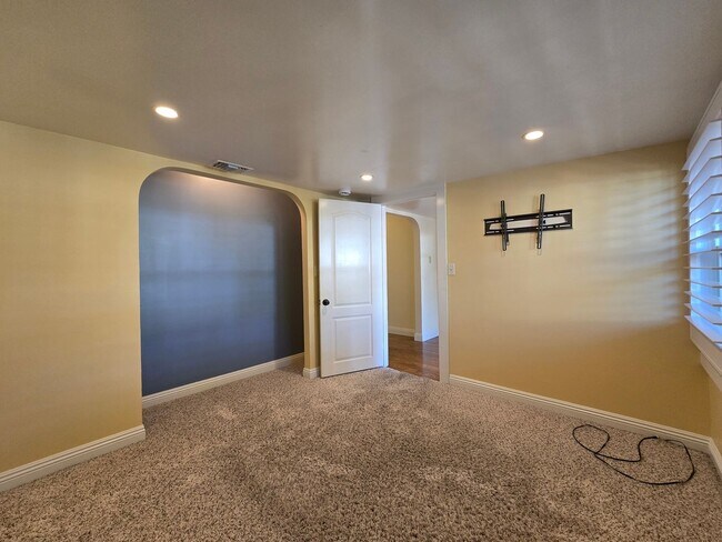 Building Photo - Updated Wood Streets home for Rent