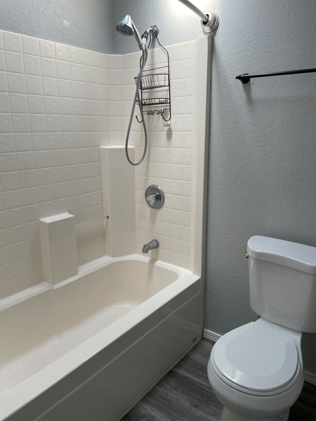 Building Photo - Sweeping Views of Cascade Valley