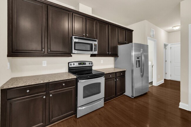 Building Photo - 4 Bedroom Home with 2 Car Garage & Fenced Yard!