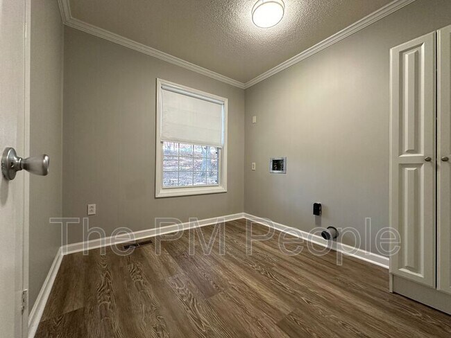 Building Photo - 50 Greenland Dr