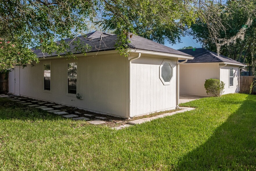 Building Photo - 2204 Francis Lewis Ct