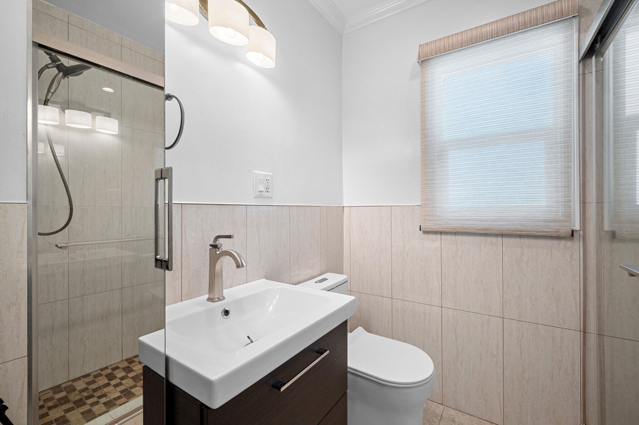 Building Photo - 8337 Valecrest Dr
