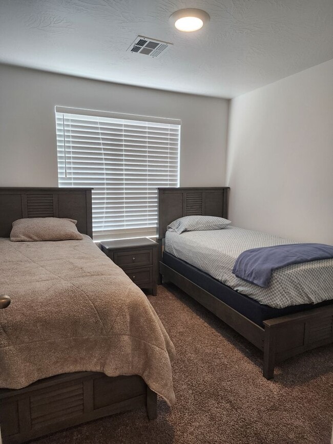 Building Photo - Northfield Townhome for Rent $1880 mo.