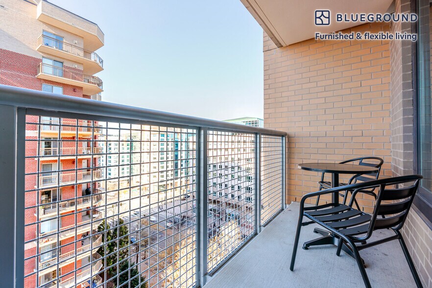 Building Photo - 3444 Fairfax Dr