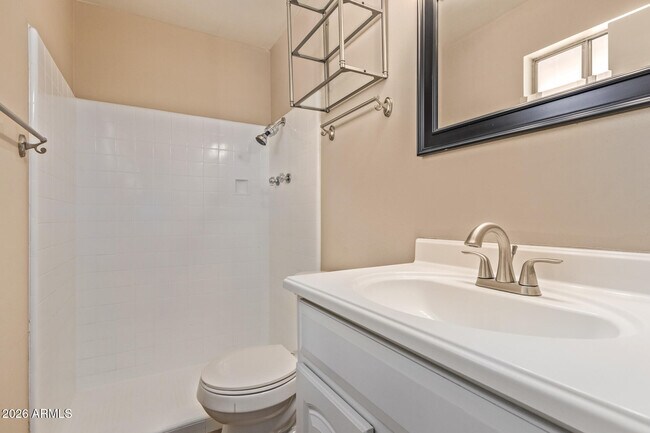 Building Photo - 312 E Hermosa Dr