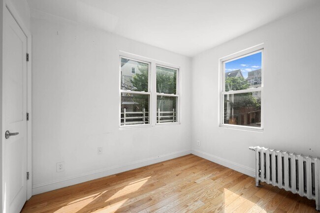 Building Photo - 156 Summit Pl