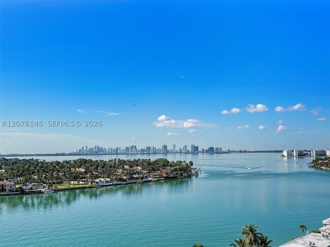 Building Photo - 900 Bay Dr E