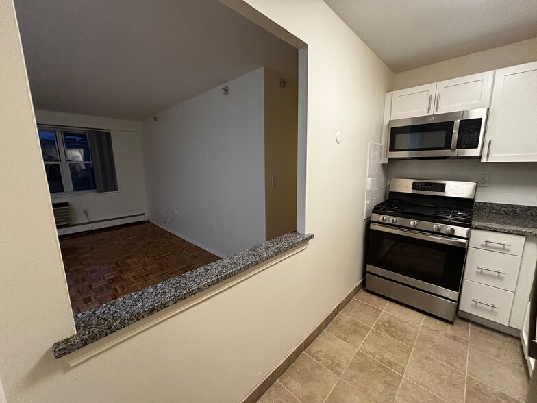 Building Photo - 109 Babcock St