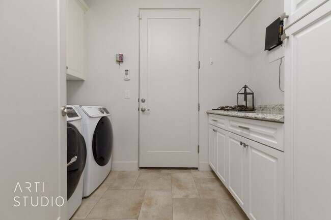 Building Photo - 3741 Kenzies Way