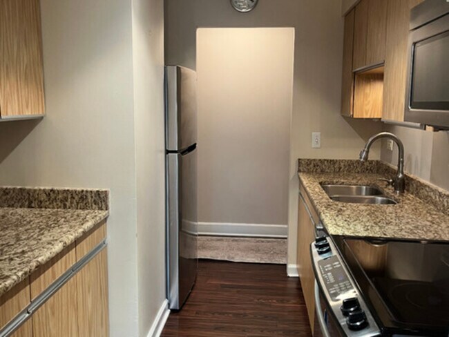 Building Photo - 50 E Bellevue Pl