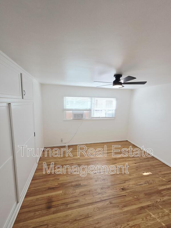 Building Photo - 649 W Glenoaks Blvd