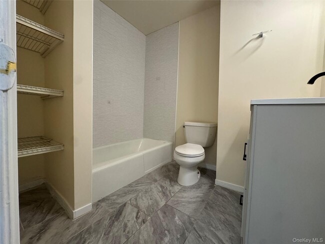 Building Photo - 284 Main St