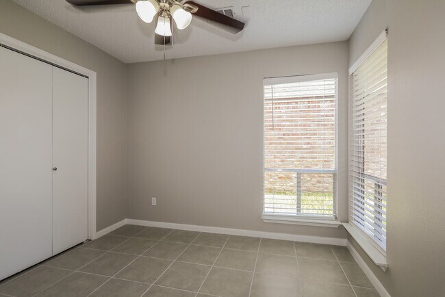 Building Photo - 16919 Amidon Dr