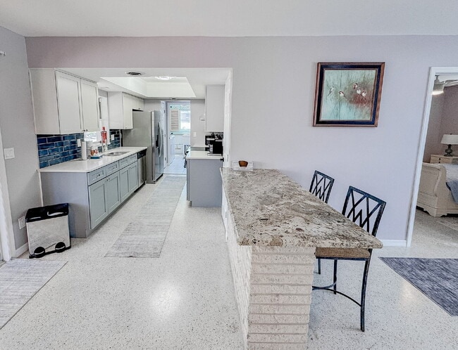 Building Photo - Beach Island Home! Manasota Key! Beach access across the street.