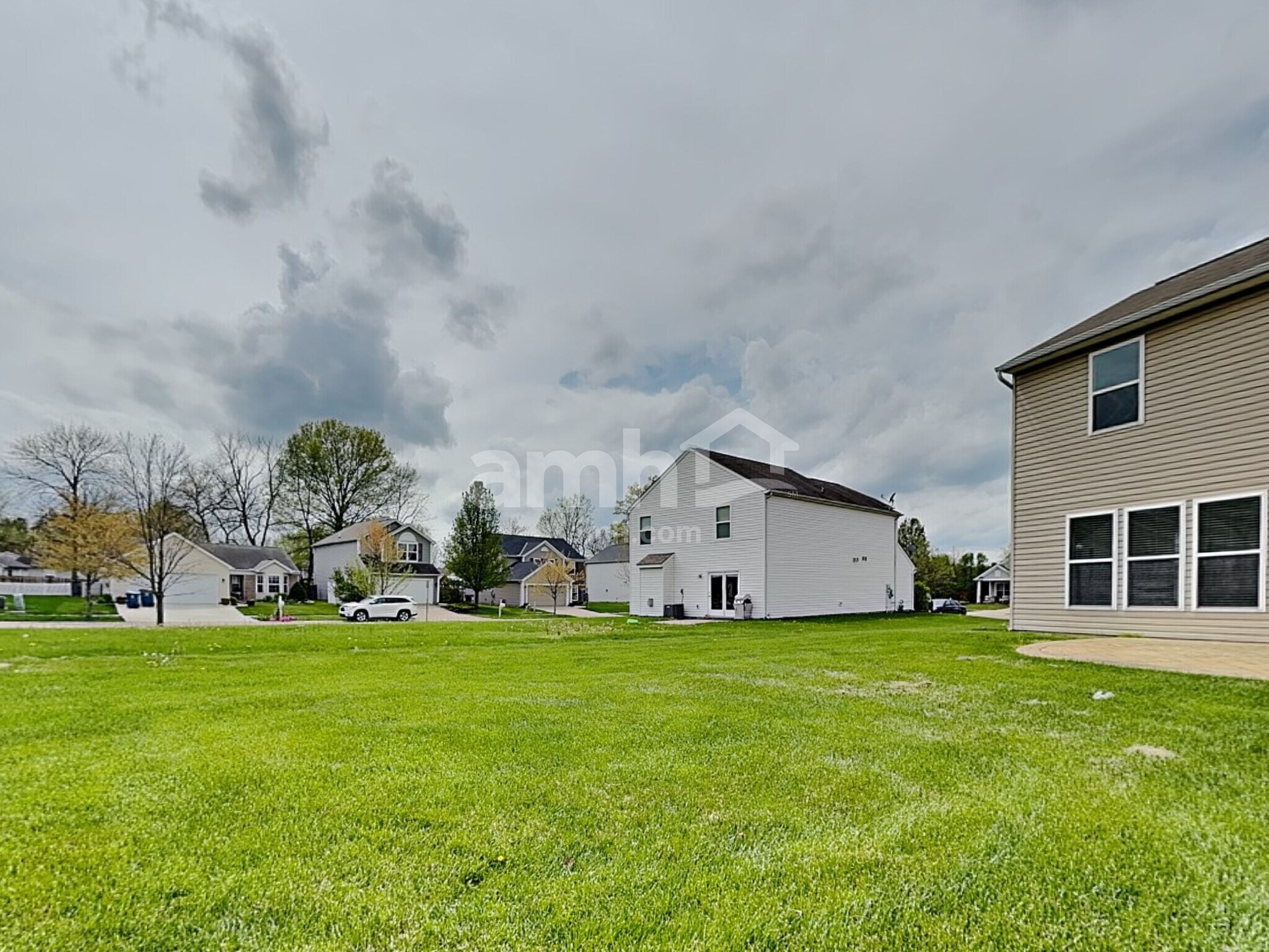 Building Photo - 310 Hennepin Dr