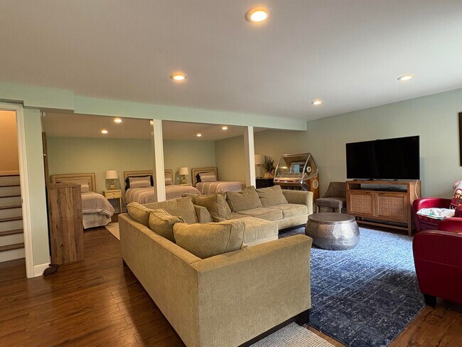 Building Photo - 111 Kestrel Ct